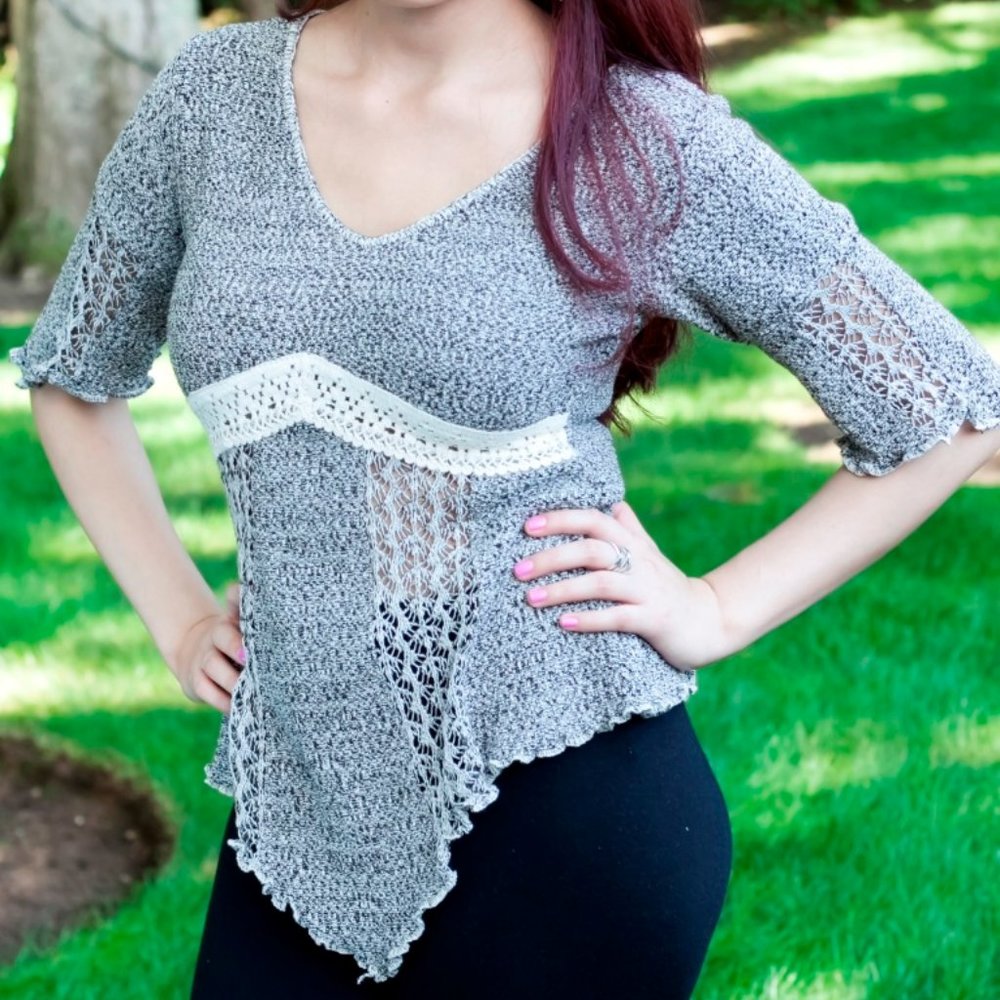 Galia Organic Tanguis Cotton Handmade in Peru Blk/Wht Crocheted Lace V-Neck Top